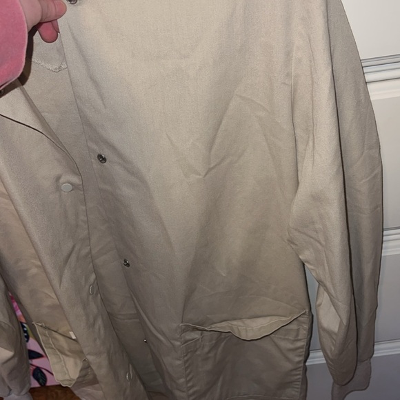 Tan scrub jacket! - Picture 2 of 8
